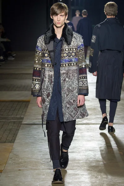 Look 28